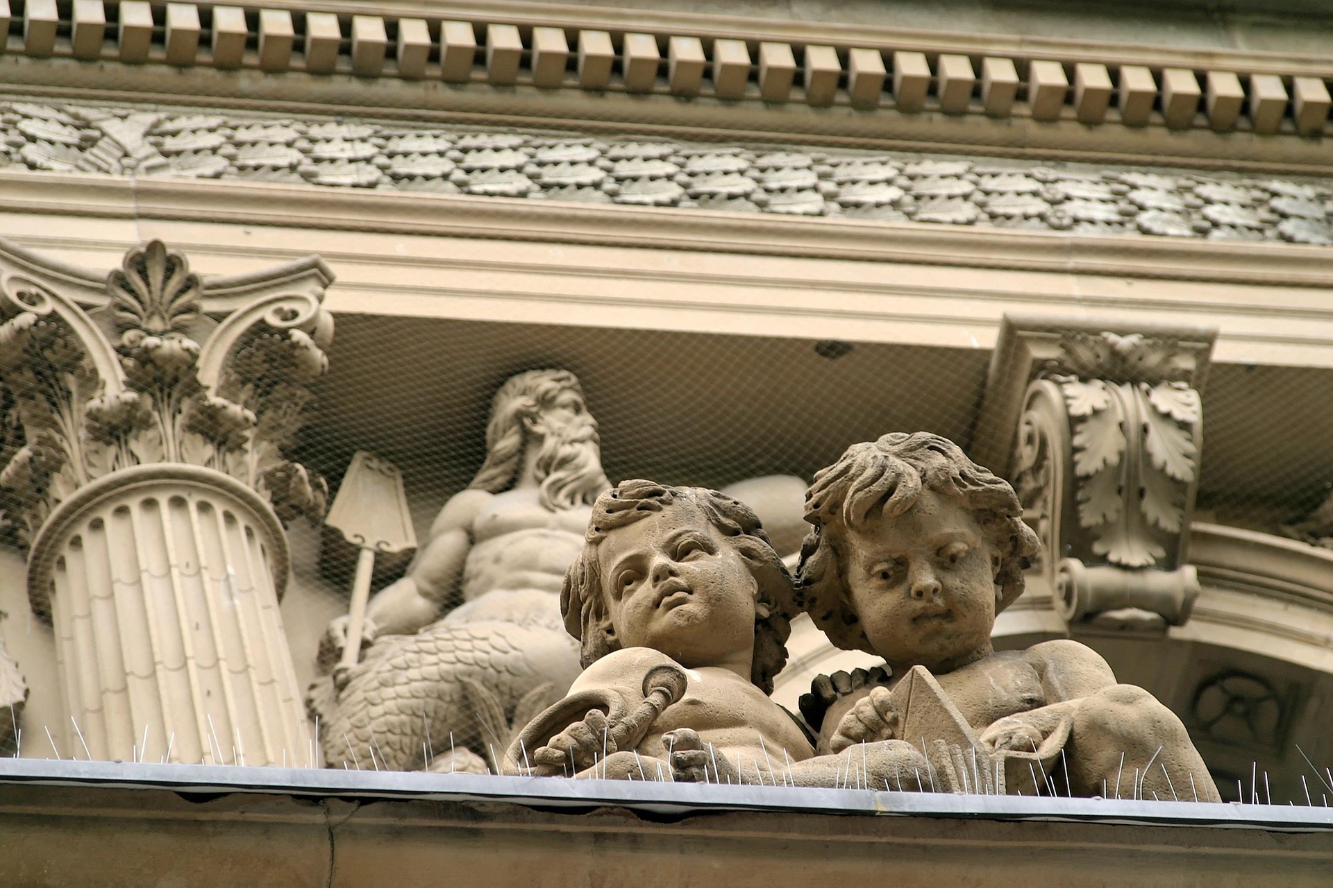 Frankfurt am Main – Historisches Stadtzentrum mit Börse und Fassadenfiguren, Hessen, Deutschland